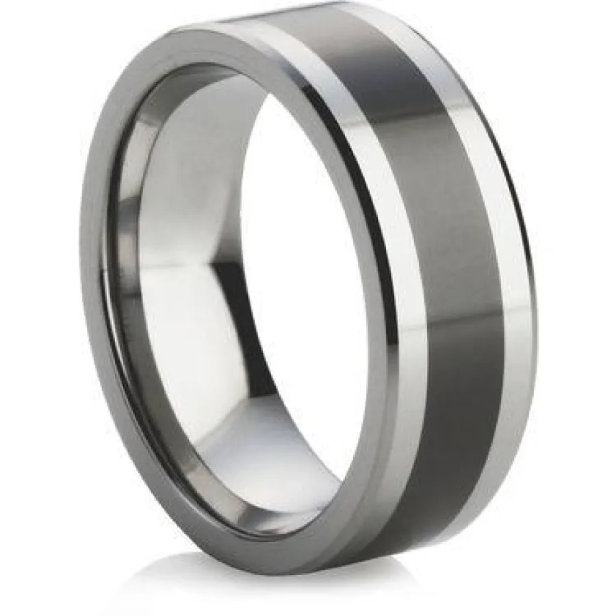 Ein Ring aus dem Edelmetall Wolframcarbid