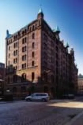 Bild: Warner Music verlängert in der Hamburger Speicherstadt
