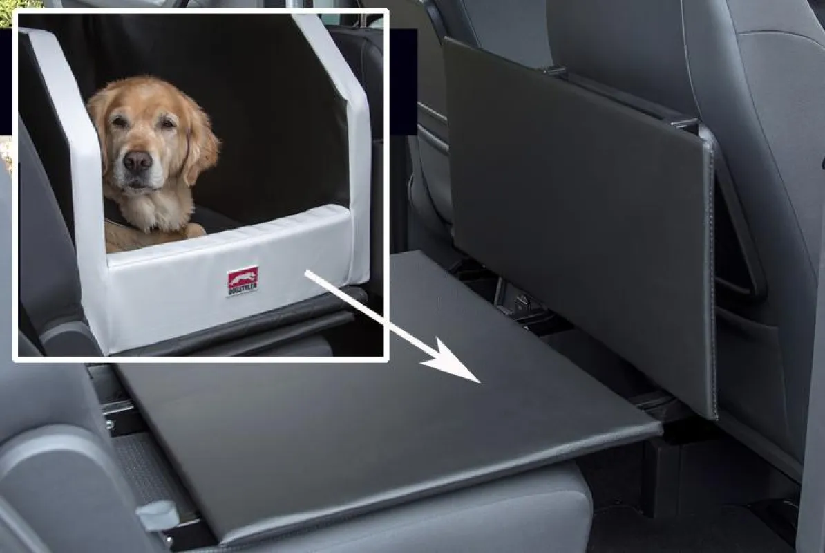 Die neue Dog Safety Bridge von Dogstyler überbrückt die Autorückbank erstmals lückenlos und bietet s