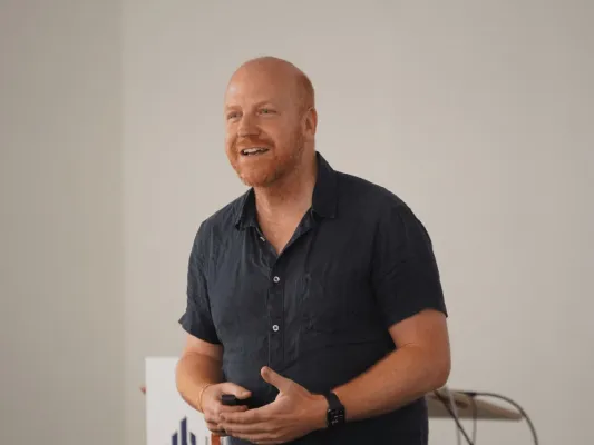 Richard Seidl hielt die Eröffnungs-Keynote zur Vergabe des Deutschen Preis für Software-Qualität Bild: Richard Seidl hielt die Eröffnungs-Keynote zur Vergabe des Deutschen Preis für Software-Qualität