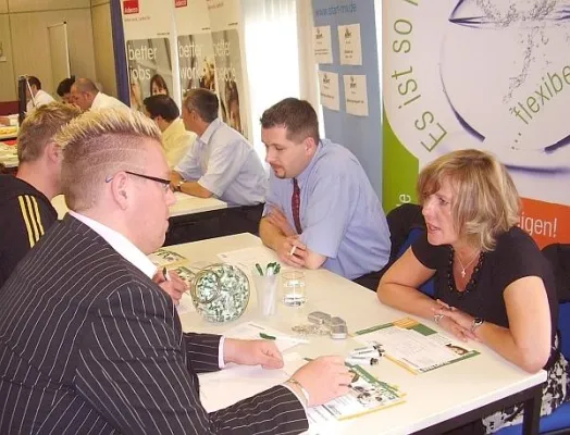 „1. Zeitarbeitsbörse“ des JobCenters Essen: 400 Besucher ließen sich neue Berufsperspektiven aufzeigen Bild: „1. Zeitarbeitsbörse“ des JobCenters Essen: 400 Besucher ließen sich neue Berufsperspektiven aufzeigen