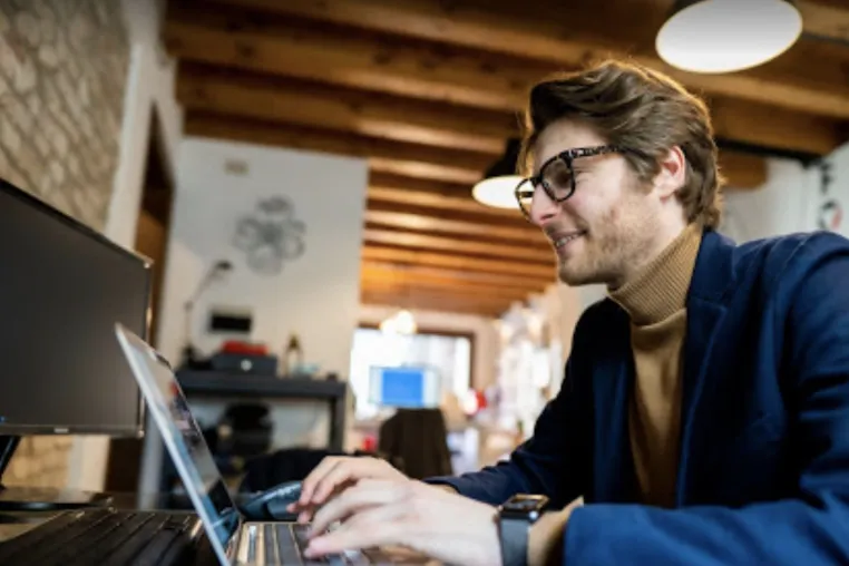 ÒCIO – Die Eyewear Revolution für „Digital Natives“ Bild: ÒCIO – Die Eyewear Revolution für „Digital Natives“