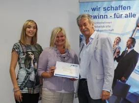 Bild: MONDI DIE Personalagentur spendet ein Tausend Euro an das Weraheim in Stuttgart