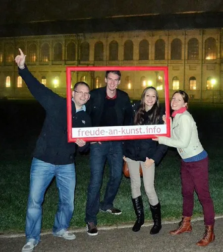 Bild: Roter Bilderrahmen schenkte Freude an Kunst anlässlich der Langen Nacht der Münchner Museen
