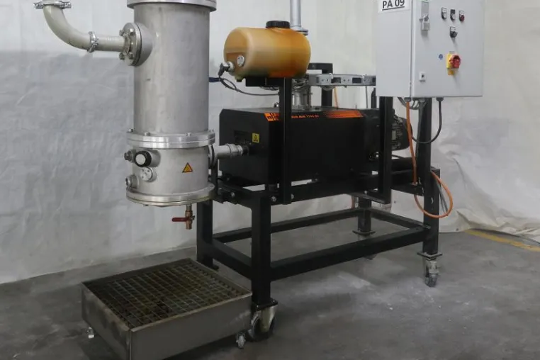 Bild: Moderne Vakuumtechnologie zur Schmelzeentgasung beim Extrudieren
