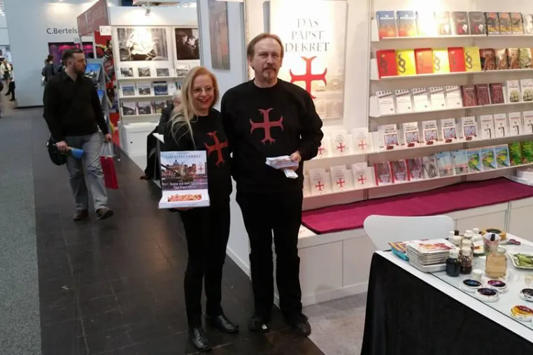 Ein Thriller rief Ärger bei christlichen „Fundamentalisten“ hervor – Leipziger Buchmesse Bild: Ein Thriller rief Ärger bei christlichen „Fundamentalisten“ hervor – Leipziger Buchmesse