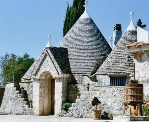 Bild: Mystische Prozessionen im Süden Italiens: An Ostern erleben Reisende in Apulien alte Traditionen