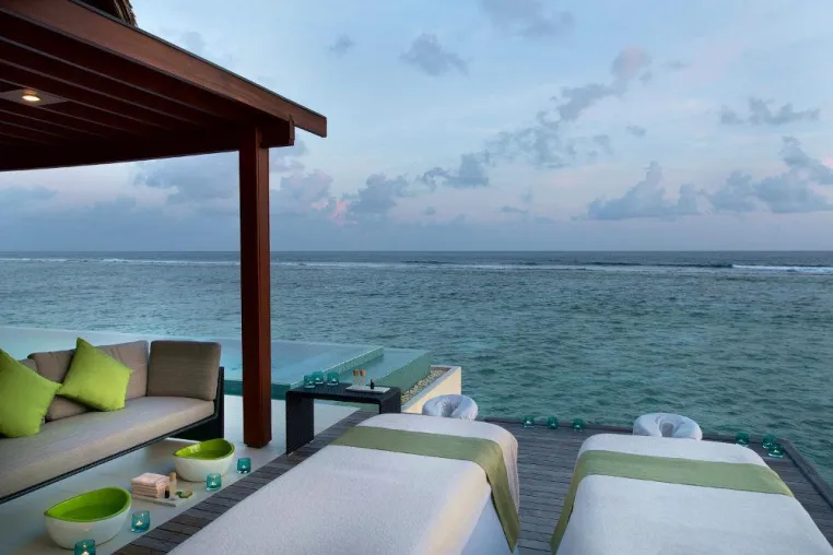 Neu ab Oktober 2018 im Luxusresort Niyama: Beverly Hills IV Therapien im Drift Spa Bild: Neu ab Oktober 2018 im Luxusresort Niyama: Beverly Hills IV Therapien im Drift Spa