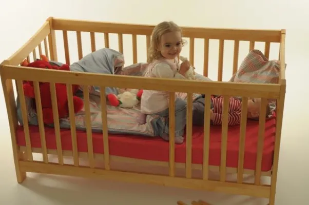 Bild: Kindermöbel aus Massivholz jetzt schadstoffgetestet und mit sozialer Verantwortung produziert