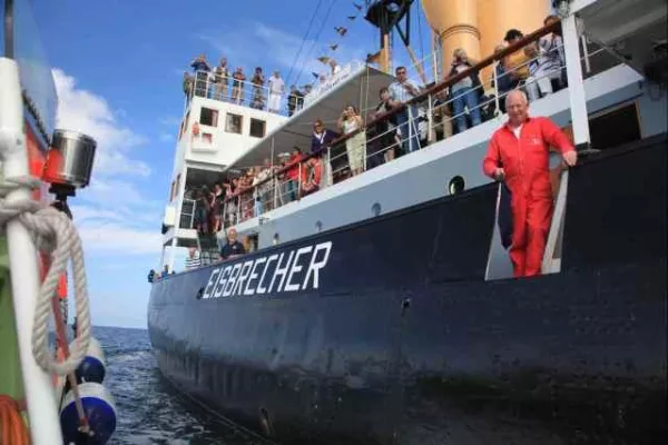 Bild: Dampf-Eisbrecher STETTIN und seine Crew freuen sich auf die Sommersaison