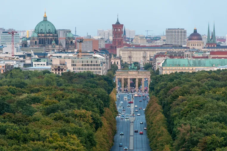 Werbetechnik in Berlin: Werbeschilder und Foliendruck im Fokus Bild: Werbetechnik in Berlin: Werbeschilder und Foliendruck im Fokus