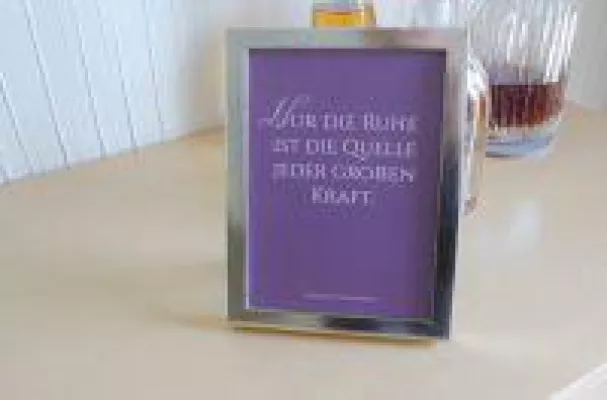 Bild: Poster und Postkarten mit anspruchsvollen Zitaten und Aphorismen. Die eigene Wohnung individuell gestalte