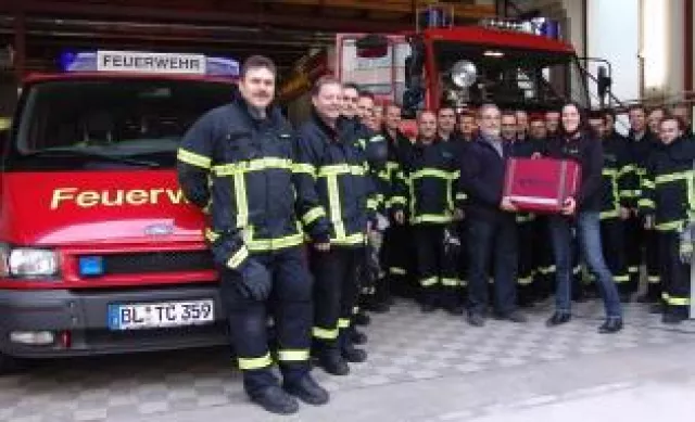 Bild: Noch mehr Sicherheit bei Groz-Beckert: Werkfeuerwehr nimmt Reanimationshilfe in Dienst