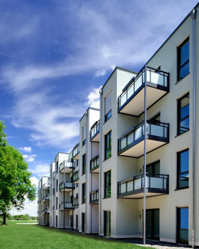 viergeschossiger Wohnkomplex in Modulbauweise