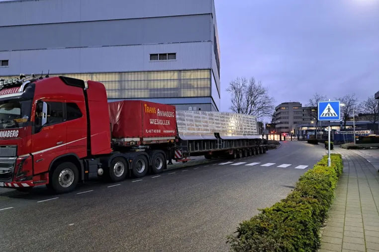 AG Reederei Norden-Frisia: Rumpf für Elektro-Katamaran zum Outfitting in in den Niederlanden Bild: AG Reederei Norden-Frisia: Rumpf für Elektro-Katamaran zum Outfitting in in den Niederlanden