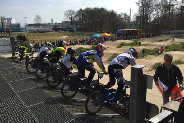 BMX Nordcup 2016 fährt auf HanseGrand-Deckschicht „BMX Spezial“ Bild: BMX Nordcup 2016 fährt auf HanseGrand-Deckschicht „BMX Spezial“