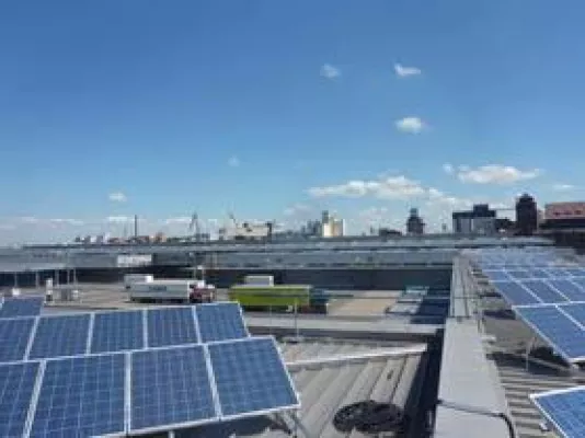 Bild: PT Erneuerbare Energien nimmt Bremens größtes Solarprojekt in Betrieb