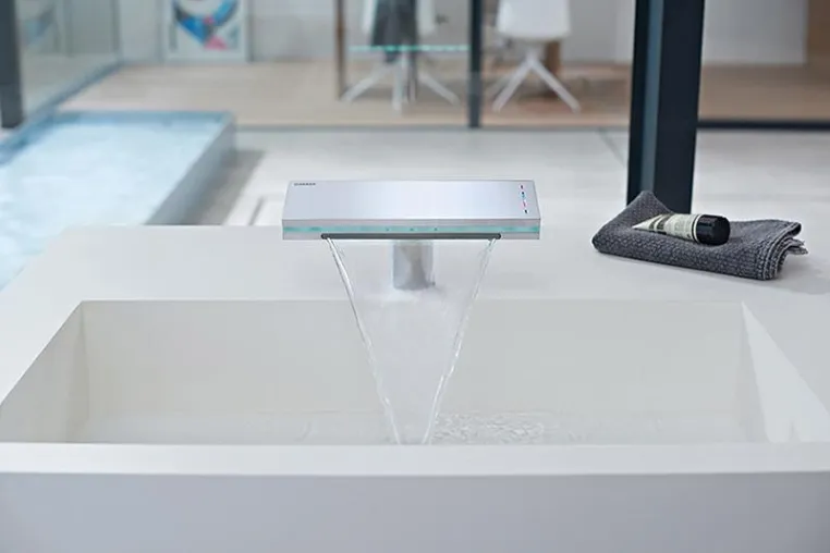 Bild: Designstudie: Ein smarter Wasserfall im Bad