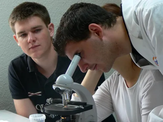 Karrierechancen durch Weiterbildung zum Lebensmitteltechniker Bild: Karrierechancen durch Weiterbildung zum Lebensmitteltechniker