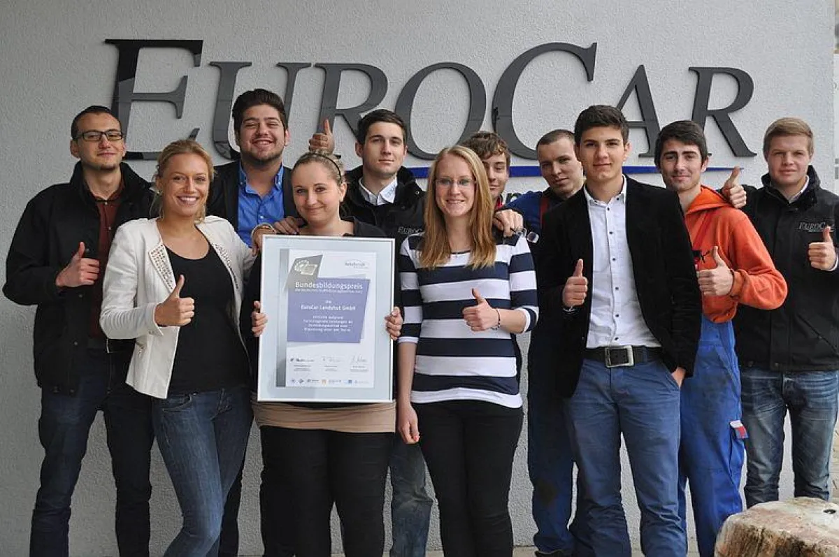 Die Azubis von EuroCar freuen sich über die großartige Auszeichnung!