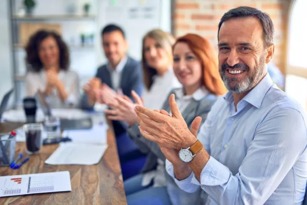 Moderne Führung: Wie jeder Manager mit 6 Methoden in wenigen Wochen zum zukunftsorientierten Leader wird Bild: Moderne Führung: Wie jeder Manager mit 6 Methoden in wenigen Wochen zum zukunftsorientierten Leader wird