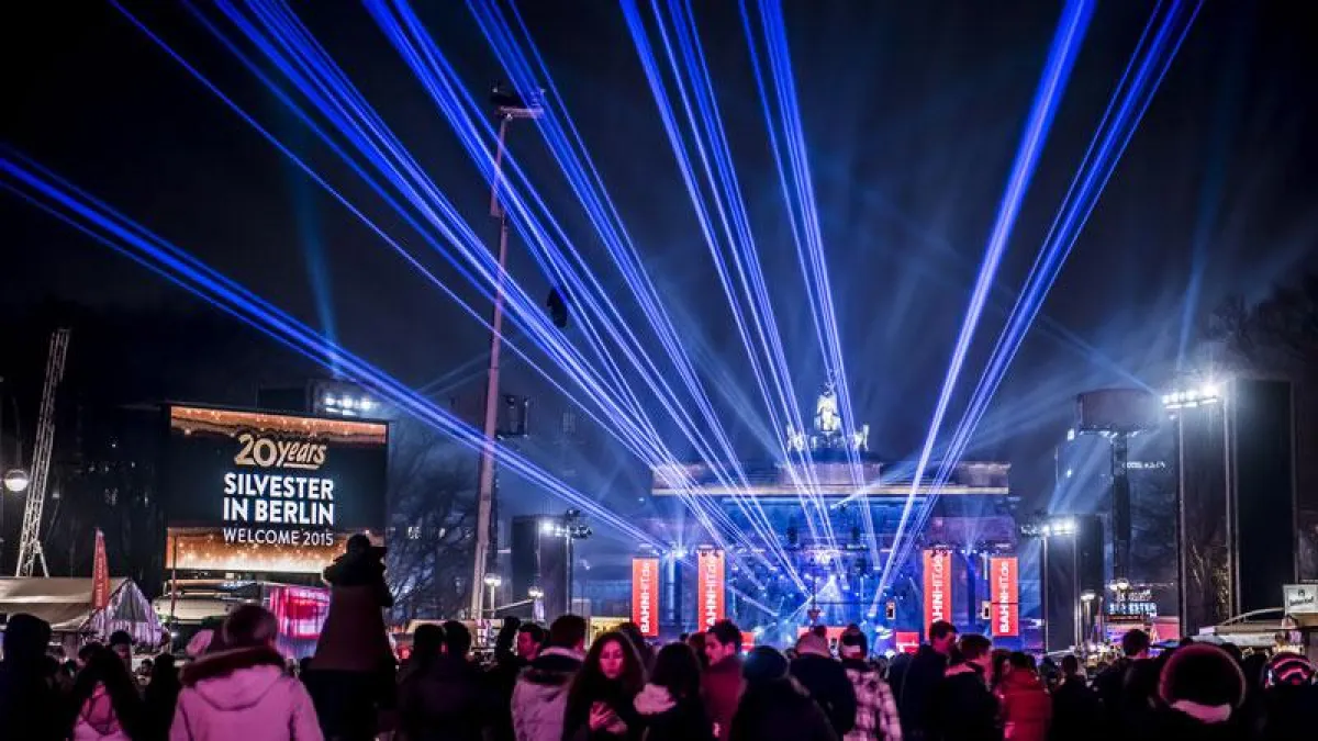 LaseArray für die Silvesterfeier 2014/15 am Brandenburger Tor (Foto: David Marschalsky, frei zur Ver