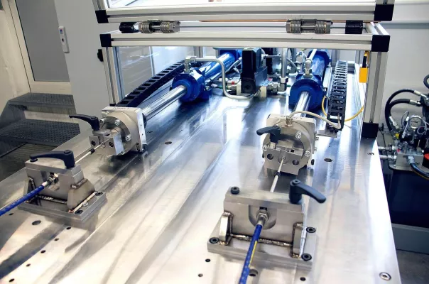 RINGSPANN nimmt Prüfstand für Druck-Zug-Kabel in Betrieb Bild: RINGSPANN nimmt Prüfstand für Druck-Zug-Kabel in Betrieb