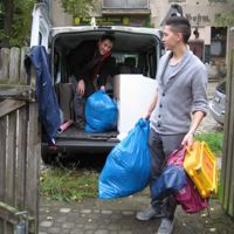 Die exozet-Mitarbeiter erledigten Gartenarbeiten und organisierten einen Umzug | © exozet