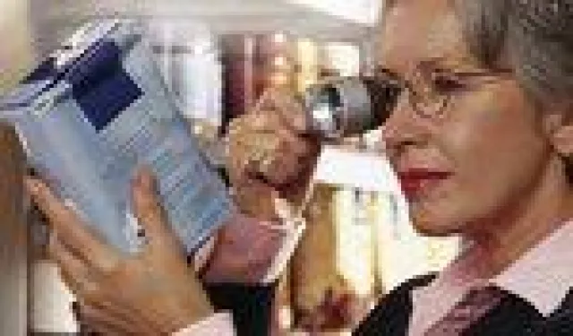 Wenn die Brille alleine nicht mehr ausreicht Bild: Wenn die Brille alleine nicht mehr ausreicht