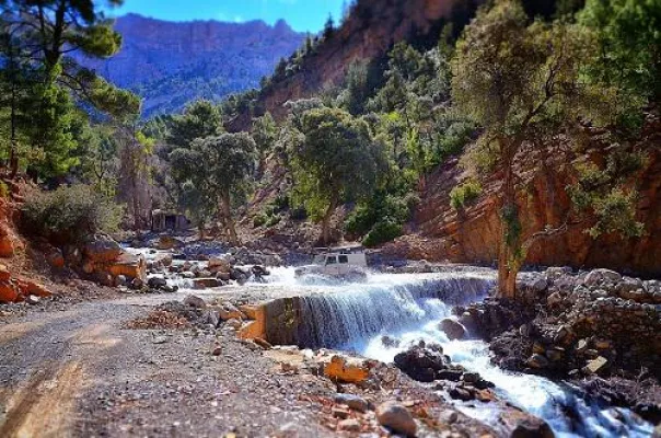 Bild: Land Rover Defender Momente Endausscheidung mit Special Adventure