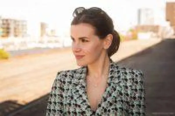 Bild: Natali Dujunov gründet mit "Luxury Agent" einen Online-Shop für Designerartikel aus Vorbesitz
