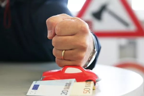 Auto fahren wird immer teurer Bild: Auto fahren wird immer teurer