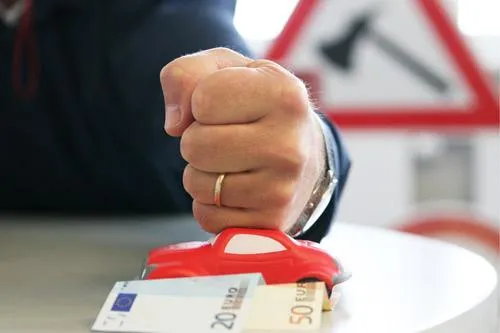 Bild: Auto fahren wird immer teurer