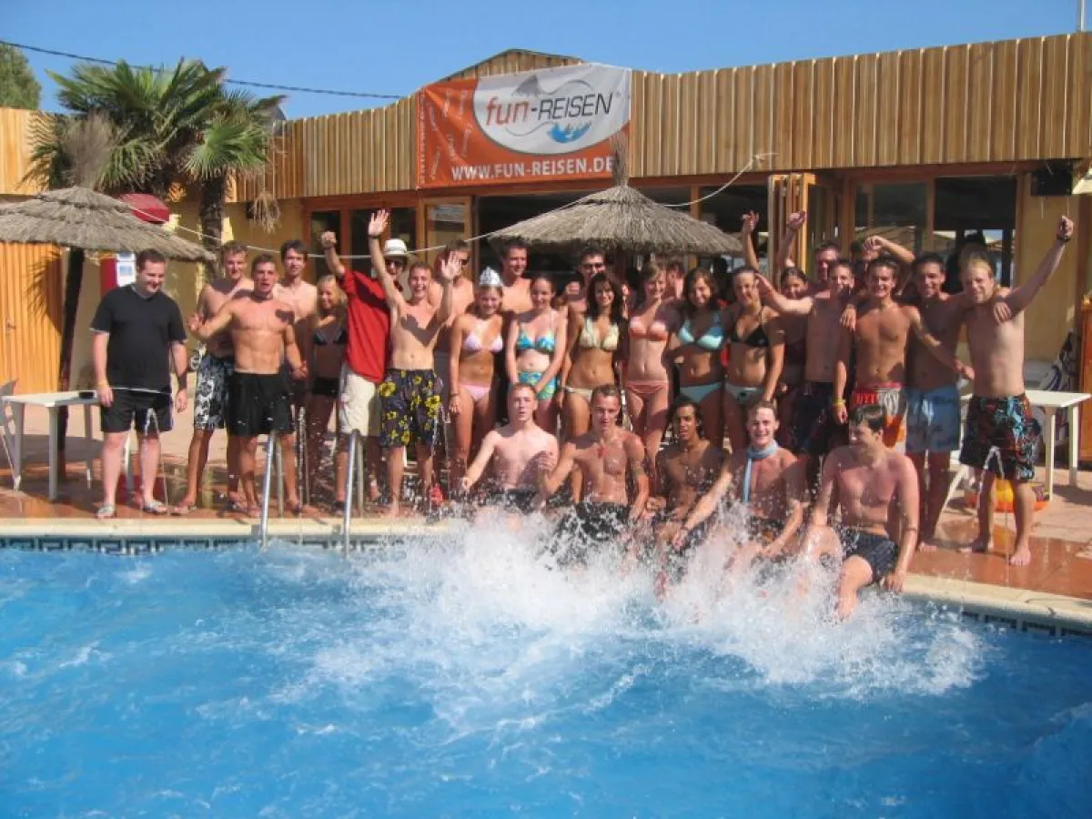 Abi - Reisegruppe im Caramba Beach Club, Calella, Costa Brava
