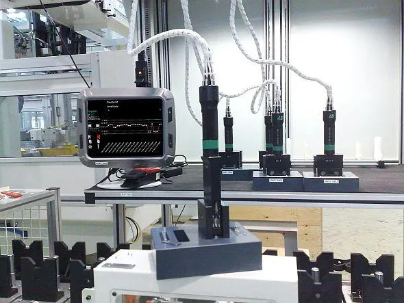 Von der pneumatischen Messtechnik bis zum vollautomatischen, robotergestützten Messplatz Bild: Von der pneumatischen Messtechnik bis zum vollautomatischen, robotergestützten Messplatz