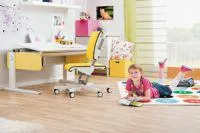 Bild: Gut für Kids und mehr als ein Schreibtisch: Der Champion von moll - stylisches Farbenspiel im Kinderzimmer