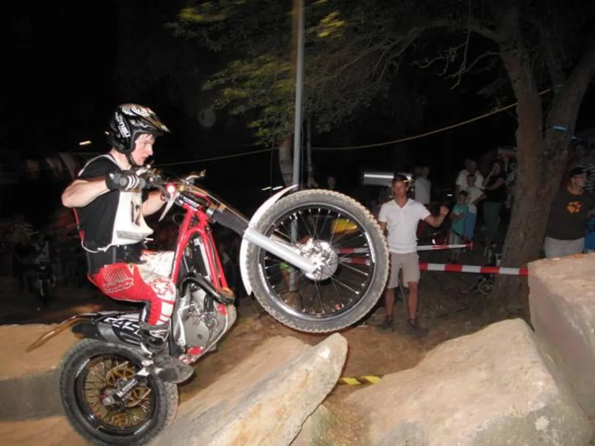 Bemerkenswerte Premiere beim Nacht-Trial: Manfred Sustrate