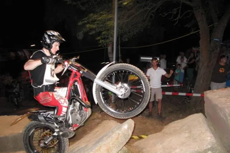 17. Int. ADAC Nacht-Trial in Uslar-Fürstenhagen mit deutschem Sieg Bild: 17. Int. ADAC Nacht-Trial in Uslar-Fürstenhagen mit deutschem Sieg