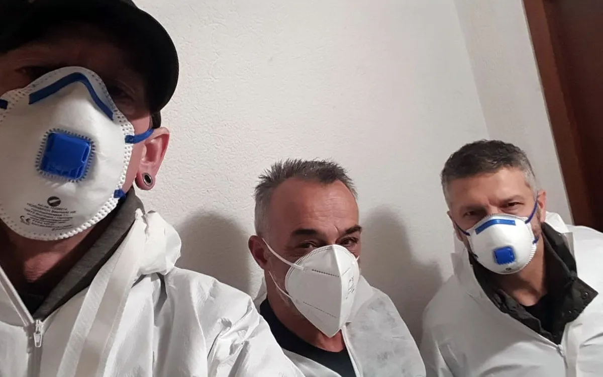 Unser Team bei der Räumung einer Messie-Wohnung (© LOEW Haushaltsauflösungen)