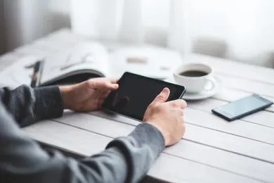 Wie oft nutzen wir unser Smartphone? Bild: Wie oft nutzen wir unser Smartphone?