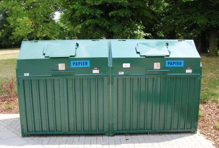 Bild: Elektronisch verschließbare Betonbox für Müllgroßbehälter - jetzt mit Solarmodul