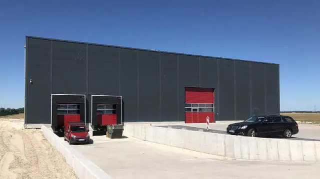 Bild: Betrieb aufgenommen: VIVANNO Lagerhalle im JadeWeserPort