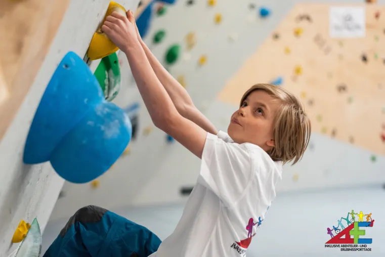 Bild: Gemeinsames Bouldern: Inklusion beim Klettern