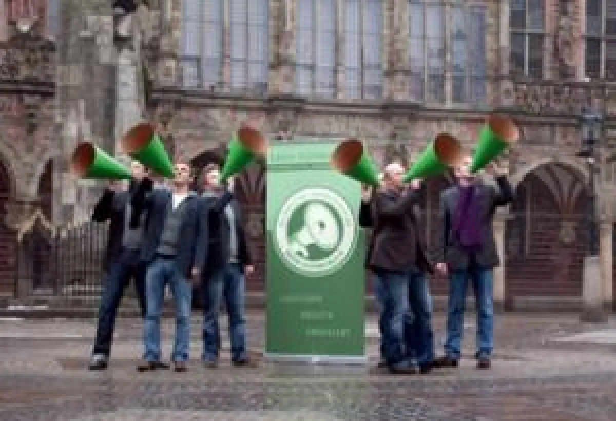 Die Green Responsibility Initiatoren vor dem Bremer Rathaus