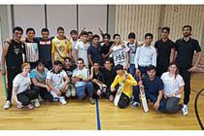 Bild: Die Kolping Akademie initiiert Cricket-Training beim DJK Göggingen.