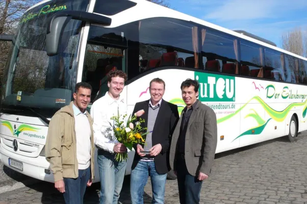 Bild: Neue Farben fürs 10-jährige Jubiläum: Geißler-Reisen und Jugendtours verstärken Zusammenarbeit