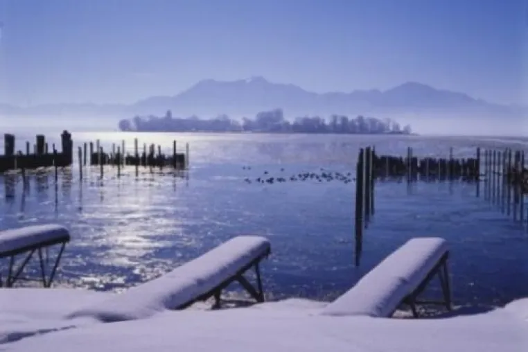 Bild: Neue Pauschalen „Winterzauber am Chiemsee“ - Winterwandern, Hüttenabende & Bayerische Bierbraukunst