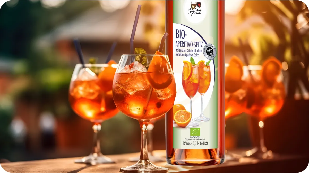 Bio Aperitivo aus aromatischen Bio Kraeutern und fruchtigen Zitrusfrüchten (© Honorarfreie Verwendung für den publizistischen, nicht-kommerziellen Einsatz.)