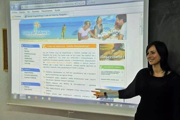 Bild: Sprachschule Costa de Valencia feiert Donnerstag neue polnische Internetpräsenz mit Polnisch-Spanischer Nacht