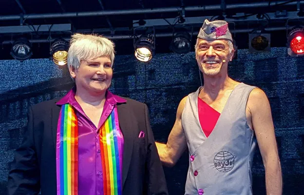 Tenorsängerin Aida überzeugte mit mitreißender Performance und politischer Botschaft auf dem CSD in Kassel Bild: Tenorsängerin Aida überzeugte mit mitreißender Performance und politischer Botschaft auf dem CSD in Kassel
